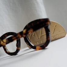 將圖片載入圖庫檢視器 MAX PITTION // POLITICIAN