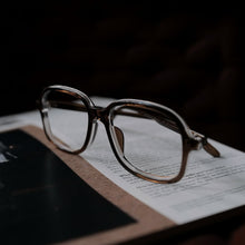 將圖片載入圖庫檢視器 JULIUS TART OPTICAL // CAMERO