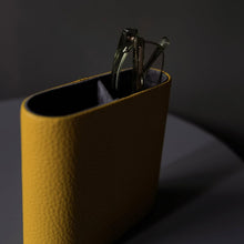 將圖片載入圖庫檢視器 DIFFUSER Tokyo // 植鞣牛革直式眼鏡收納筒 - JEpoque 獨家限定色