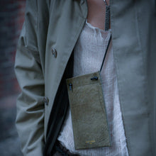 將圖片載入圖庫檢視器 DIFFUSER Tokyo // 掛繩皮革眼鏡袋