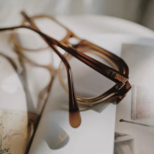 將圖片載入圖庫檢視器 JULIUS TART OPTICAL // HOLLY