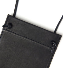 將圖片載入圖庫檢視器 DIFFUSER Tokyo // 掛繩皮革眼鏡袋
